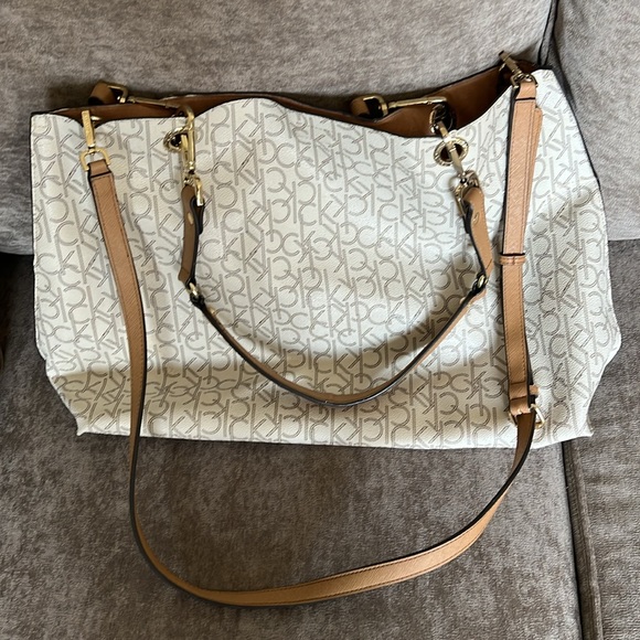 Calvin Klein Saffiano leather bag - Picture 2 of 7